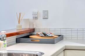 Spacious 2BR Near Westfield Newmarket