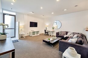 Spacious 2BR Near Westfield Newmarket