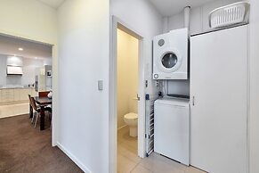 Spacious 2BR Near Westfield Newmarket