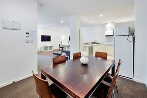 Spacious 2BR Near Westfield Newmarket