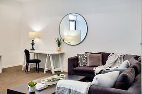 Spacious 2BR Near Westfield Newmarket