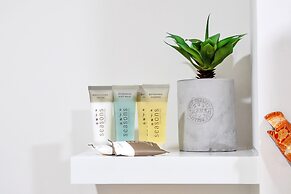 Chic 3 Bedroom City Central with Parking