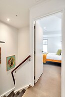 Chic 3 Bedroom City Central with Parking