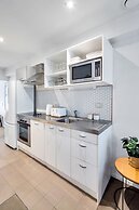 Chic 3 Bedroom City Central with Parking