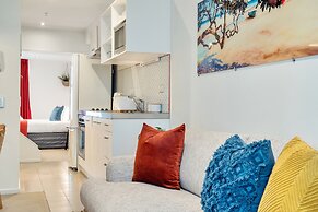 Chic 3 Bedroom City Central with Parking