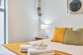 Chic 3 Bedroom City Central with Parking