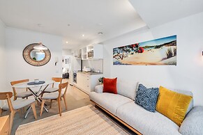 Chic 3 Bedroom City Central with Parking