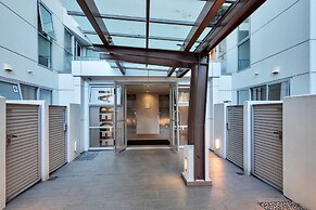 Chic 3 Bedroom City Central with Parking