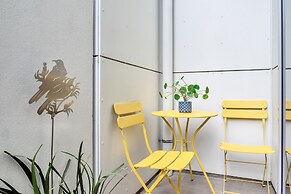 Chic 3 Bedroom City Central with Parking