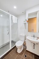 Chic 3 Bedroom City Central with Parking