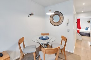 Chic 3 Bedroom City Central with Parking