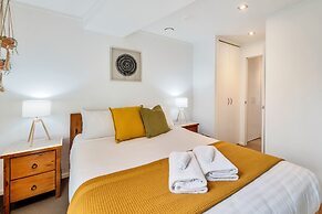 Chic 3 Bedroom City Central with Parking