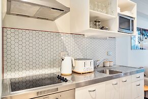 Chic 3 Bedroom City Central with Parking