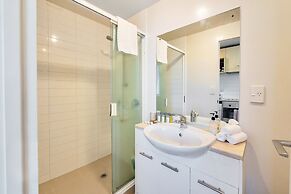 Central 3 bed, loft apartment in the CBD w Parking