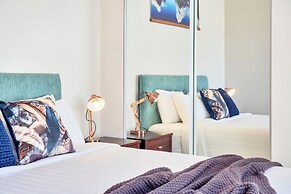 Central 3 bed, loft apartment in the CBD w Parking