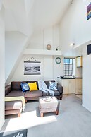 Central 3 bed, loft apartment in the CBD w Parking