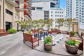 Central 3 bed, loft apartment in the CBD w Parking