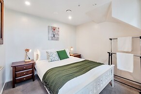 Central 3 bed, loft apartment in the CBD w Parking
