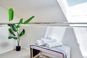 Central 3 bed, loft apartment in the CBD w Parking