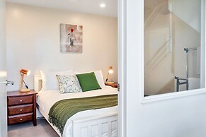 Central 3 bed, loft apartment in the CBD w Parking