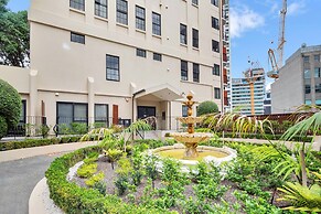 Central 3 bed, loft apartment in the CBD w Parking