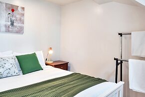 Central 3 bed, loft apartment in the CBD w Parking