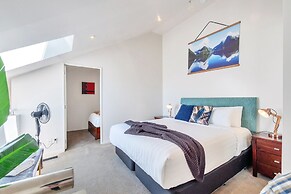 Central 3 bed, loft apartment in the CBD w Parking