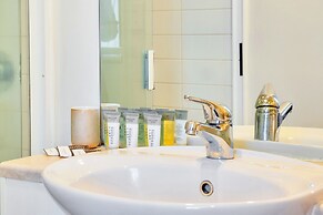 Central 3 bed, loft apartment in the CBD w Parking