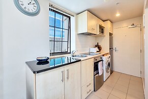 Central 3 bed, loft apartment in the CBD w Parking