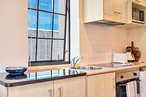 Central 3 bed, loft apartment in the CBD w Parking