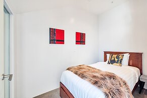 Central 3 bed, loft apartment in the CBD w Parking