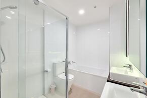 Amazing Harbour, Skytower & Rangitoto Views