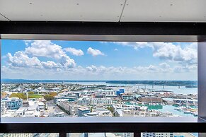 Amazing Harbour, Skytower & Rangitoto Views