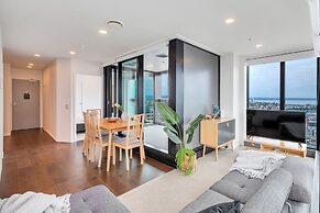 Amazing Harbour, Skytower & Rangitoto Views