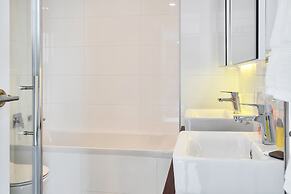 Amazing Harbour, Skytower & Rangitoto Views