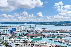Amazing Harbour, Skytower & Rangitoto Views