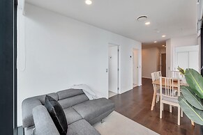 Amazing Harbour, Skytower & Rangitoto Views