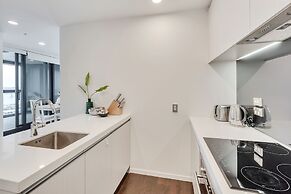 Amazing Harbour, Skytower & Rangitoto Views