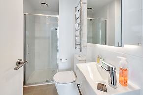 Amazing Harbour, Skytower & Rangitoto Views