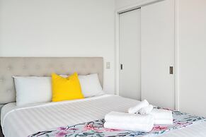 Amazing Harbour, Skytower & Rangitoto Views