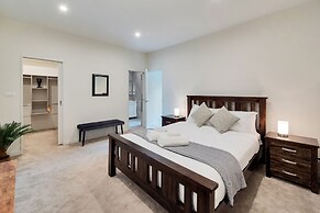 Elegant and Stylish Retreat in Epsom