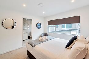 Elegant and Stylish Retreat in Epsom