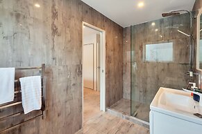 Elegant and Stylish Retreat in Epsom