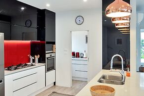 Elegant and Stylish Retreat in Epsom