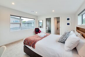 Elegant and Stylish Retreat in Epsom