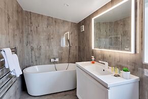 Elegant and Stylish Retreat in Epsom