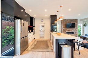 Elegant and Stylish Retreat in Epsom