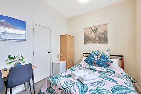 Compact & Budget City Apartment with Air-con