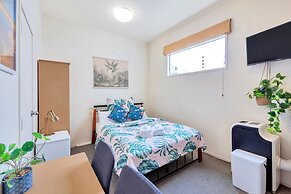 Compact & Budget City Apartment with Air-con