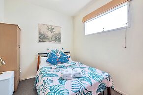 Compact & Budget City Apartment with Air-con